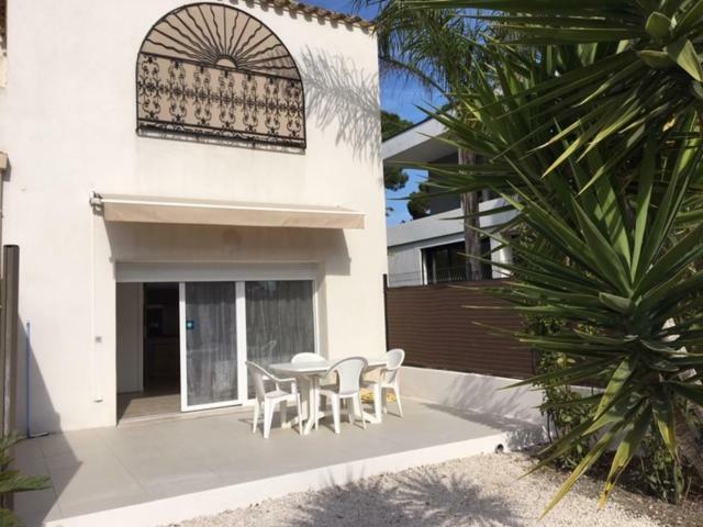 Appartements Les Pesquiers Hyeres Plage Exterior photo